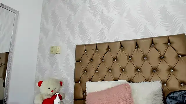 luna evaa online show from September 10, 2025, 1:55 pm