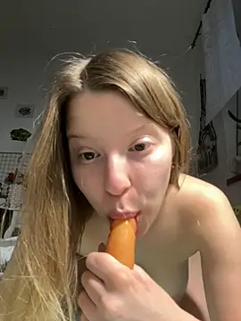 Snapshot of kimczii chatting on May 4, 2026, 10:44 am kimczii online show from May 4, 2026, 10:44 am