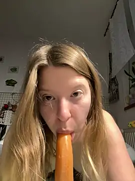 Snapshot of kimczii chatting on May 5, 2026, 6:21 am kimczii online show from May 5, 2026, 6:21 am