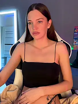 julia fly online show from October 8, 2025, 10:13 am