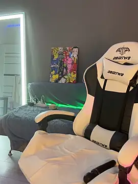 julia fly online show from November 20, 2025, 4:23 am