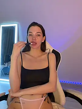 julia fly online show from March 25, 2026, 7:36 am