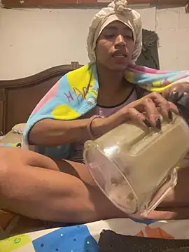 angelamarie1 online show from May 17, 2026, 4:32 am