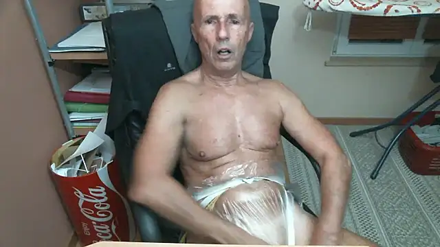 Snapshot of olibrius71 chatting on December 22, 2025, 7:11 pm olibrius71 online show from December 22, 2025, 7:11 pm
