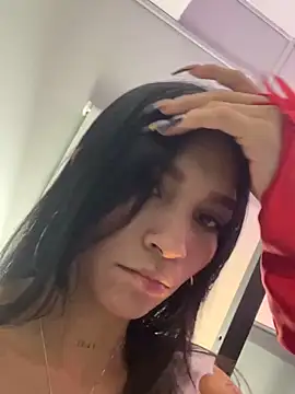 LauraAristizabal online show from December 24, 2024, 2:12 pm