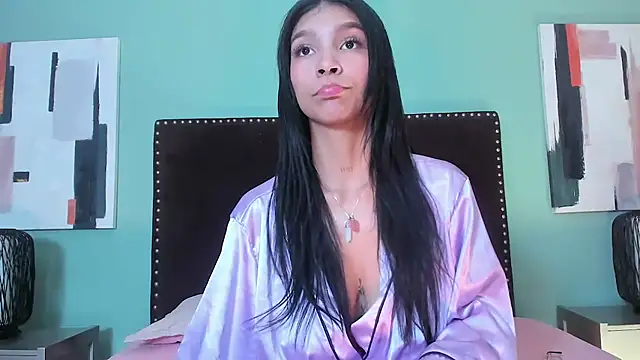 LauraAristizabal online show from December 27, 2024, 5:37 pm