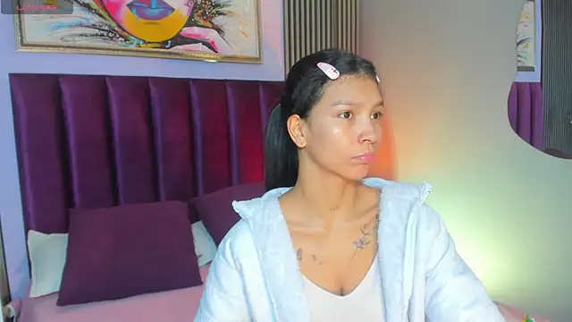 LauraAristizabal online show from November 4, 2025, 11:53 am