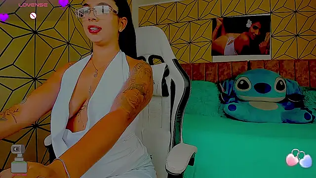 vane lopez  online show from March 21, 2026, 7:06 pm