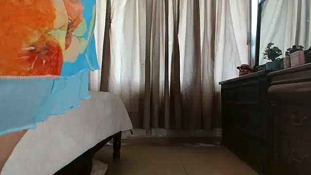 MINI Petite online show from March 8, 2026, 9:18 pm