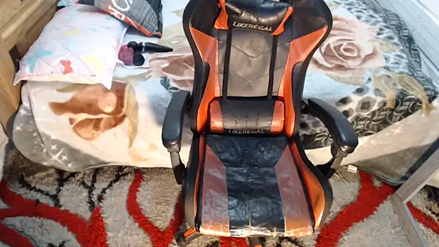 sexyjustin202 online show from November 18, 2025, 1:55 am