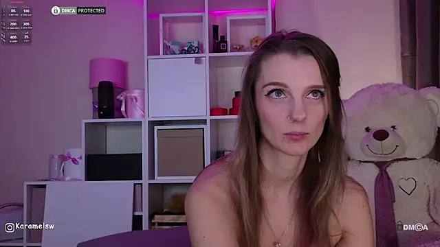 Snapshot of Karamelsw_ chatting on March 3, 2026, 7:42 pm Karamelsw online show from March 3, 2026, 7:42 pm