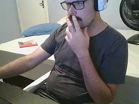 Snapshot of SuyNey chatting on February 20, 2026, 5:37 am SuyNey online show from February 20, 2026, 5:37 am