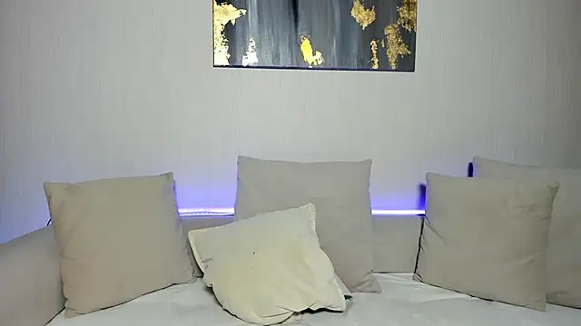 Mia Callme online show from November 24, 2025, 7:13 pm