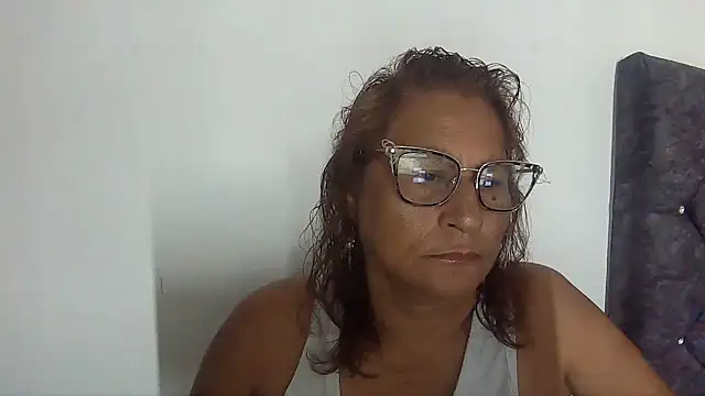 charrysexy1 online show from November 4, 2025, 1:43 pm