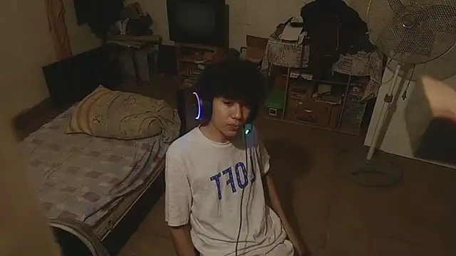 Emv2 online show from April 17, 2026, 2:03 am