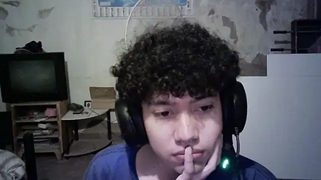 Emv2 online show from April 19, 2026, 2:11 am