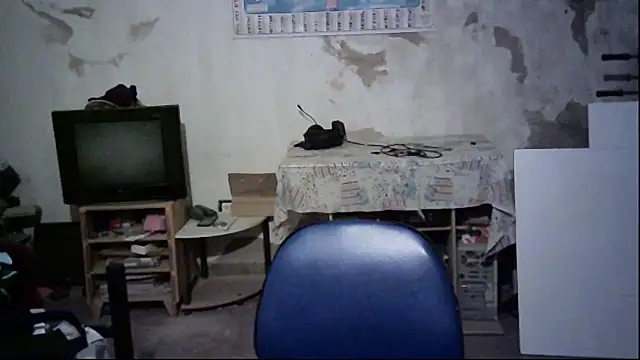 Emv2 online show from April 29, 2026, 1:53 am