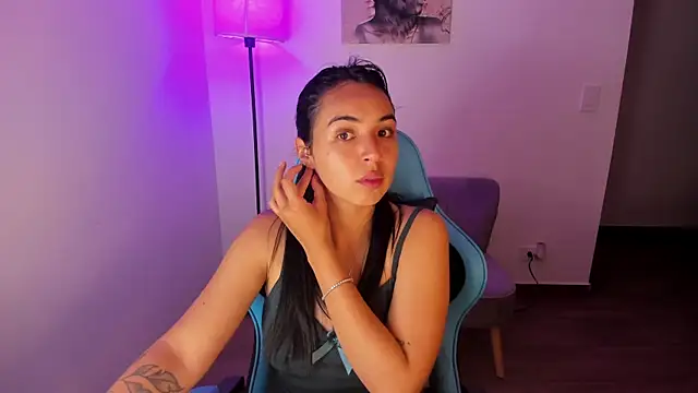 Miss Nicole online show from April 11, 2026, 2:05 am