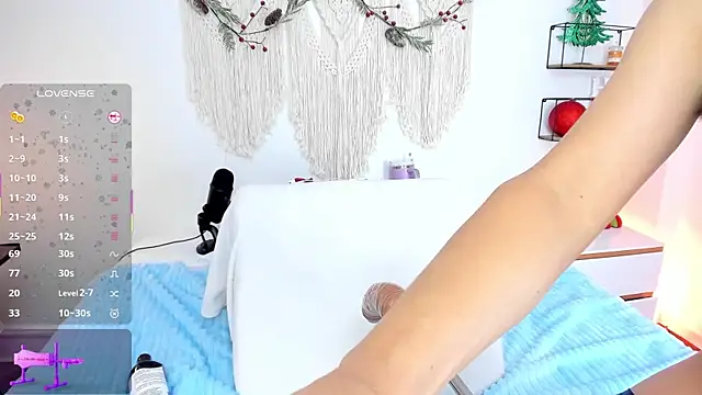 evaa rose online show from December 14, 2025, 2:00 pm