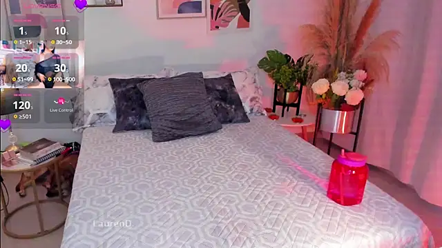 Snapshot of Misslaurenn chatting on March 8, 2025, 10:34 pm Misslaurenn online show from March 8, 2025, 10:34 pm