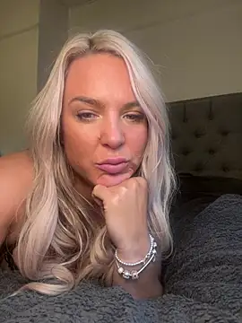 Snapshot of Bustyblondebabe32 chatting on February 9, 2025, 10:20 am Bustyblondebabe32 online show from February 9, 2025, 10:20 am