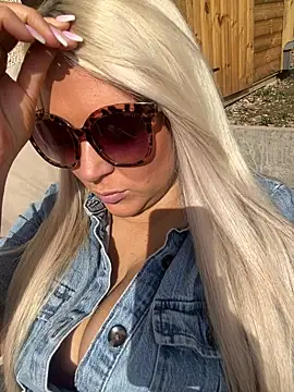 Snapshot of Bustyblondebabe32 chatting on March 6, 2025, 11:58 am Bustyblondebabe32 online show from March 6, 2025, 11:58 am