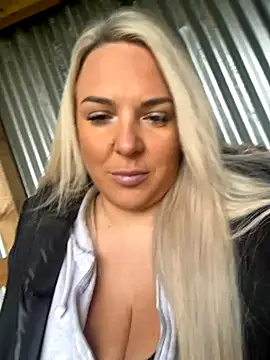 Snapshot of Bustyblondebabe32 chatting on October 2, 2025, 8:10 am Bustyblondebabe32 online show from October 2, 2025, 8:10 am
