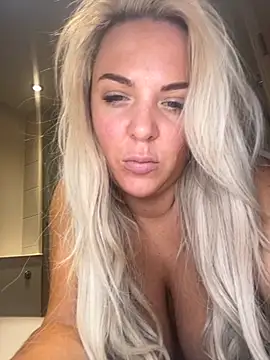 Snapshot of Bustyblondebabe32 chatting on October 4, 2025, 9:29 am Bustyblondebabe32 online show from October 4, 2025, 9:29 am