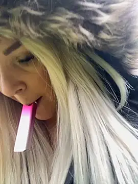 Snapshot of Bustyblondebabe32 chatting on October 30, 2025, 11:33 am Bustyblondebabe32 online show from October 30, 2025, 11:33 am