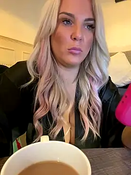 Snapshot of Bustyblondebabe32 chatting on November 7, 2025, 9:26 pm Bustyblondebabe32 online show from November 7, 2025, 9:26 pm