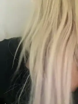 Snapshot of Bustyblondebabe32 chatting on January 14, 2026, 8:53 am Bustyblondebabe32 online show from January 14, 2026, 8:53 am