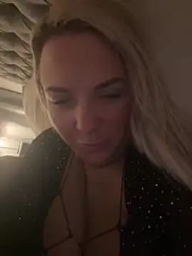 Snapshot of Bustyblondebabe32 chatting on January 16, 2026, 6:50 am Bustyblondebabe32 online show from January 16, 2026, 6:50 am