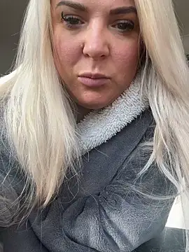 Snapshot of Bustyblondebabe32 chatting on March 4, 2026, 9:48 am Bustyblondebabe32 online show from March 4, 2026, 9:48 am