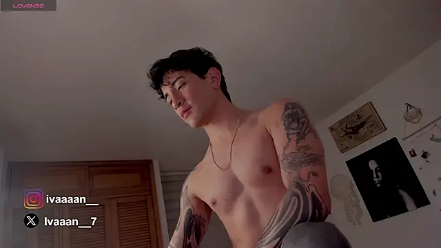 Snapshot of ivaaaan_ chatting on January 21, 2025, 10:41 pm ivaaaan online show from January 21, 2025, 10:41 pm