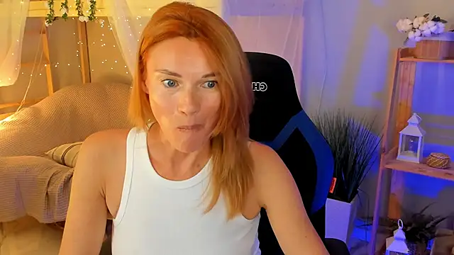 MistyBarnes online show from September 25, 2025, 2:32 pm