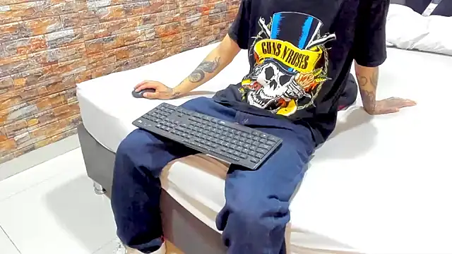 AcidMilo online show from December 6, 2024, 11:22 am