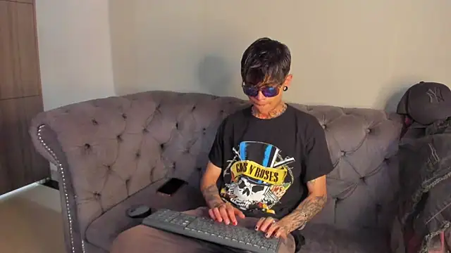 AcidMilo online show from December 15, 2024, 4:26 pm