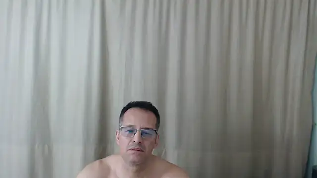 Snapshot of Daddyhot_Alejo chatting on May 28, 2026, 4:26 pm Daddyhot Alejo online show from May 28, 2026, 4:26 pm
