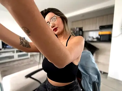 Anny Moore09 online show from September 8, 2025, 6:18 pm