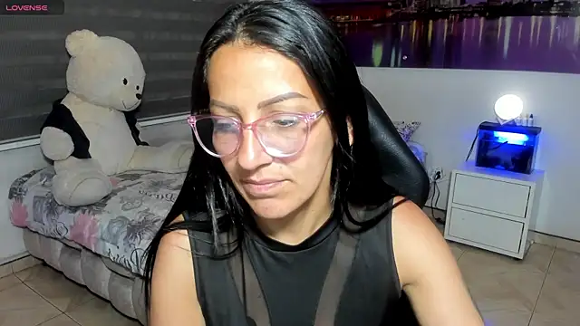 Snapshot of alma_blue chatting on May 14, 2026, 11:11 pm alma blue online show from May 14, 2026, 11:11 pm