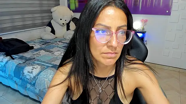 Snapshot of alma_blue chatting on May 19, 2026, 10:38 pm alma blue online show from May 19, 2026, 10:38 pm