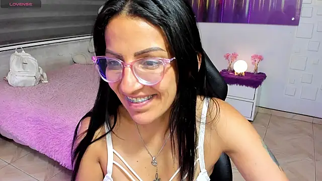 Snapshot of alma_blue chatting on June 3, 2026, 11:21 pm alma blue online show from June 3, 2026, 11:21 pm