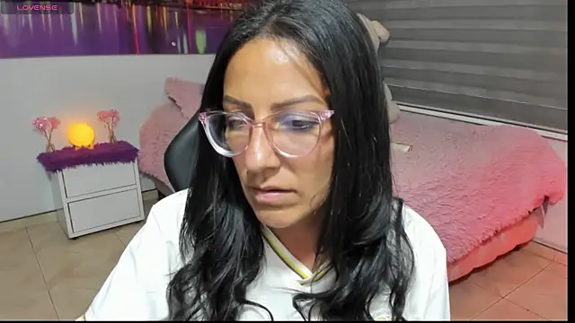 Snapshot of alma_blue chatting on July 3, 2026, 10:49 pm alma blue online show from July 3, 2026, 10:49 pm