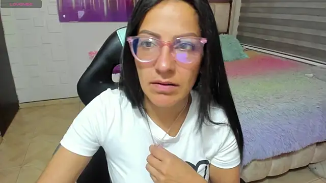 Snapshot of alma_blue chatting on July 30, 2026, 10:42 pm alma blue online show from July 30, 2026, 10:42 pm