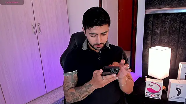 ItsMeEros online show from January 28, 2025, 8:47 pm