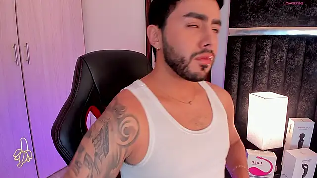 ItsMeEros online show from February 10, 2025, 9:47 pm