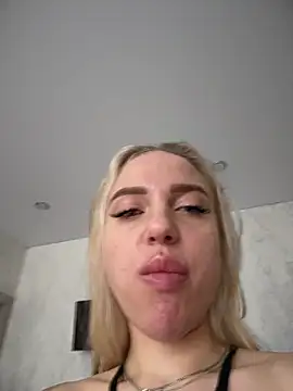 pinkstar  online show from November 21, 2025, 6:01 am