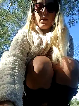 dolcehelena993 online show from November 20, 2025, 10:59 am