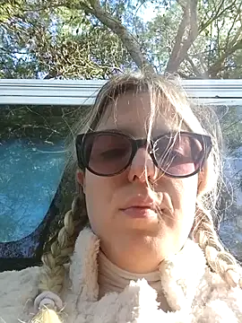 dolcehelena993 online show from November 23, 2025, 10:15 am