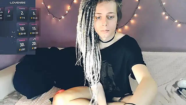 Littlepinkcat online show from March 8, 2025, 7:31 pm